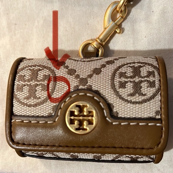 Tory Burch T Monogram Jacquard AirPod pro case hazelnut/jacquard logo - Picture 13 of 17